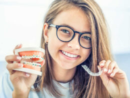 Dyskretne leczenie ortodontyczne Invisalign dla nastolatków